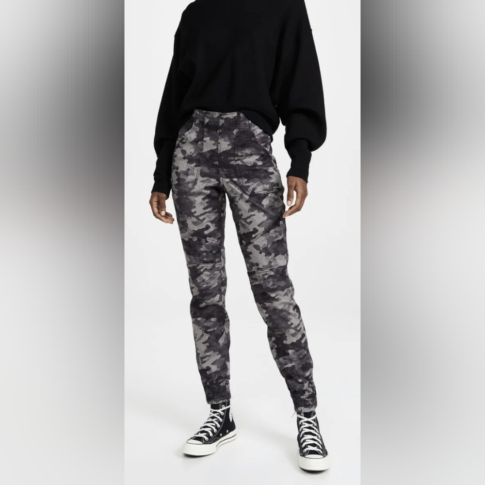 NWT Spanx Stretch Twill Camo Pull On Joggers Small